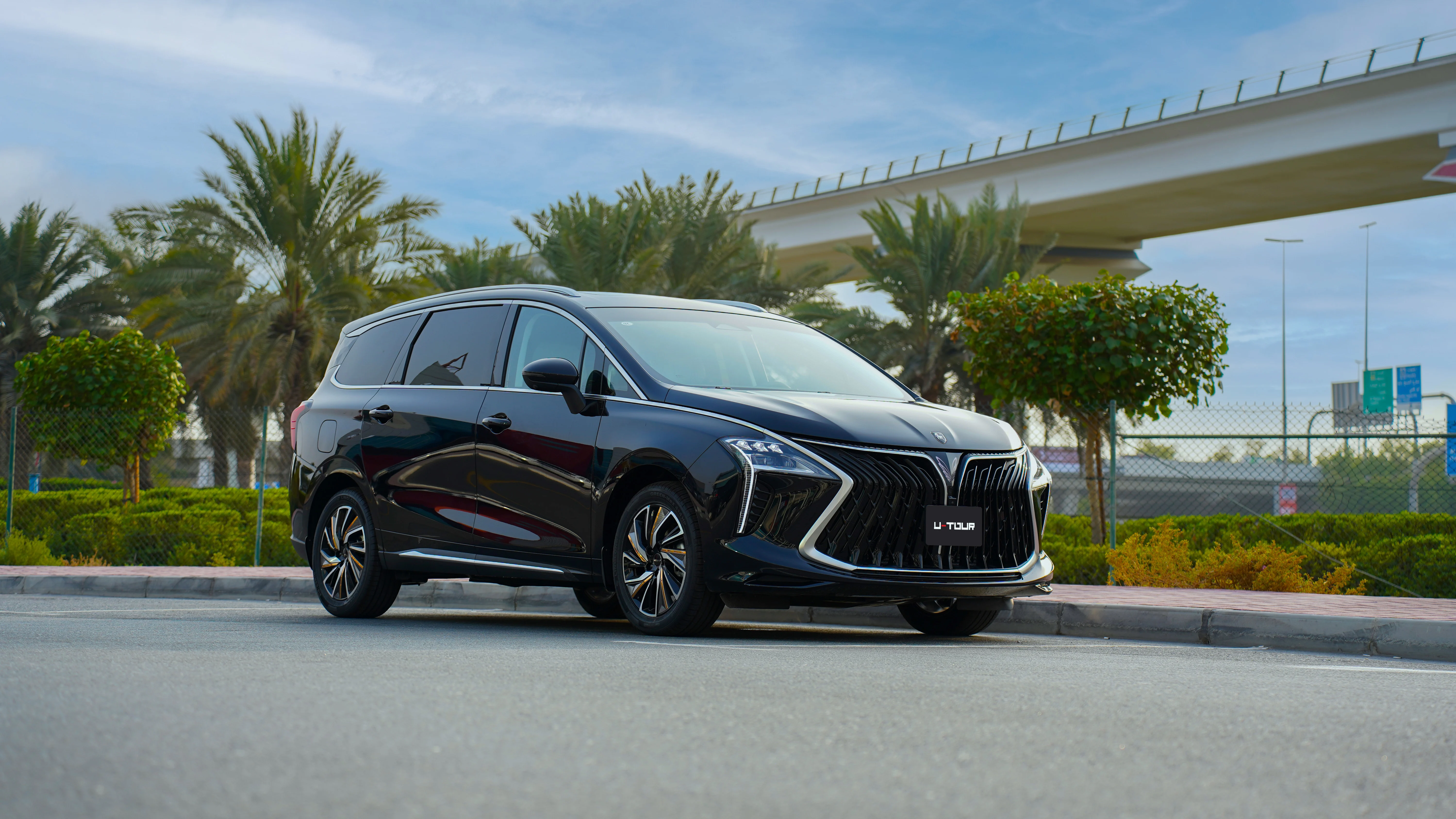 U-TOUR Exterior
